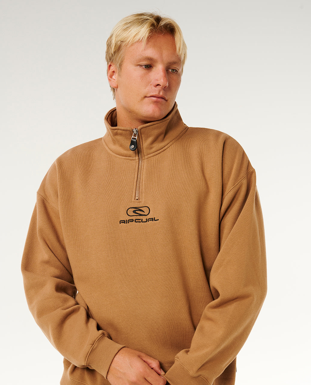 PILL ICON 1/4 ZIP CREW - mocha