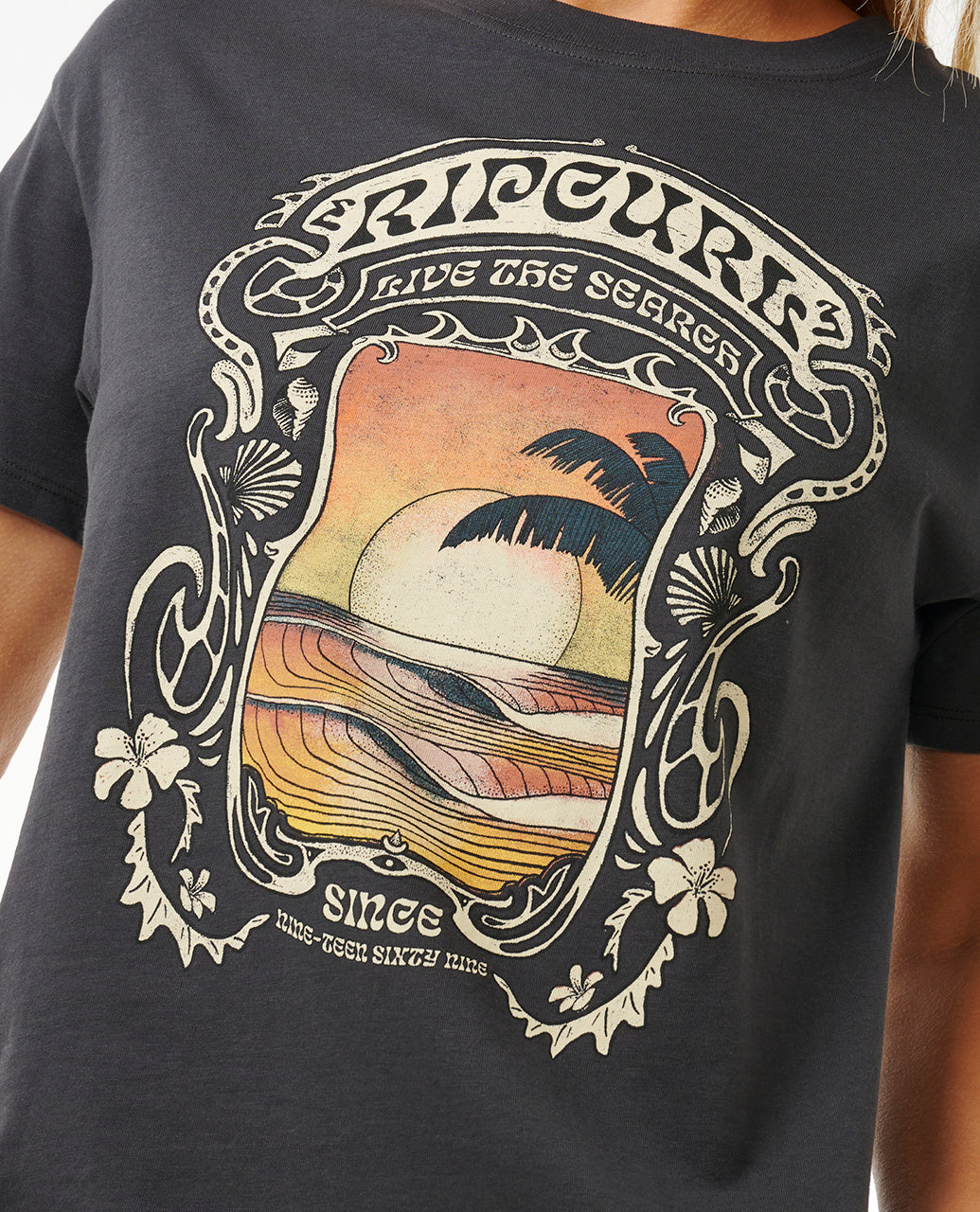SEA SHELLS RELAXED TEE - washed black