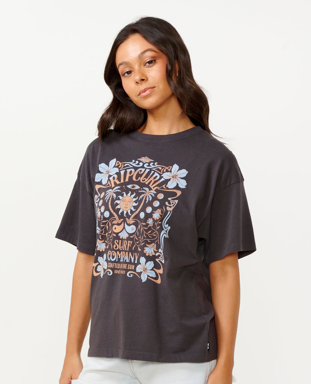 UTOPIAN DREAMS HERITAGE TEE - washed black