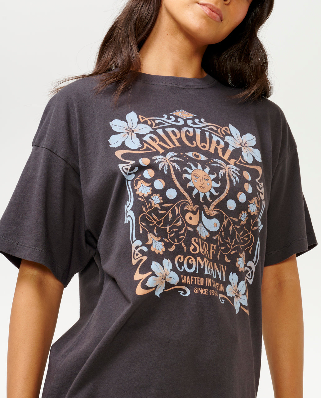 UTOPIAN DREAMS HERITAGE TEE - washed black
