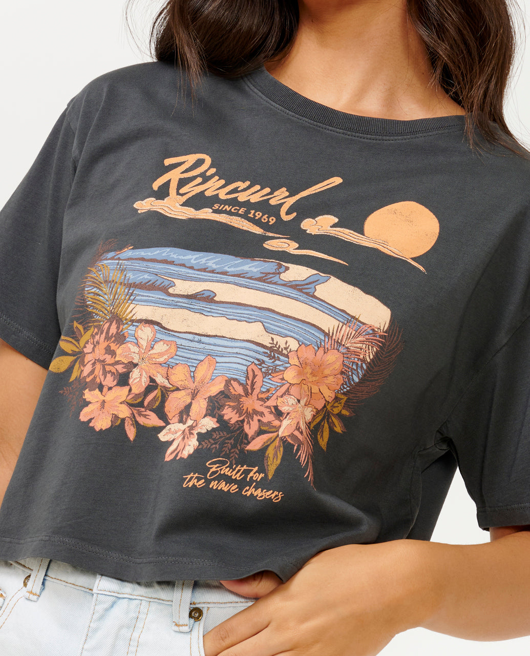 WAVE GLIDERS CROP TEE - washed black