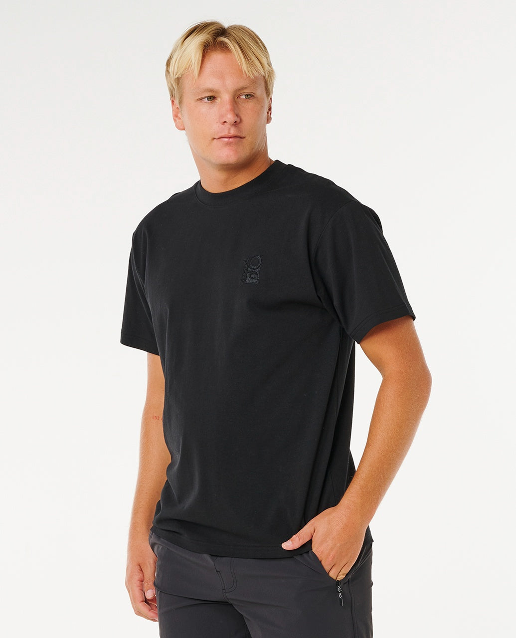 SEARCH EMBROIDERY TEE - black