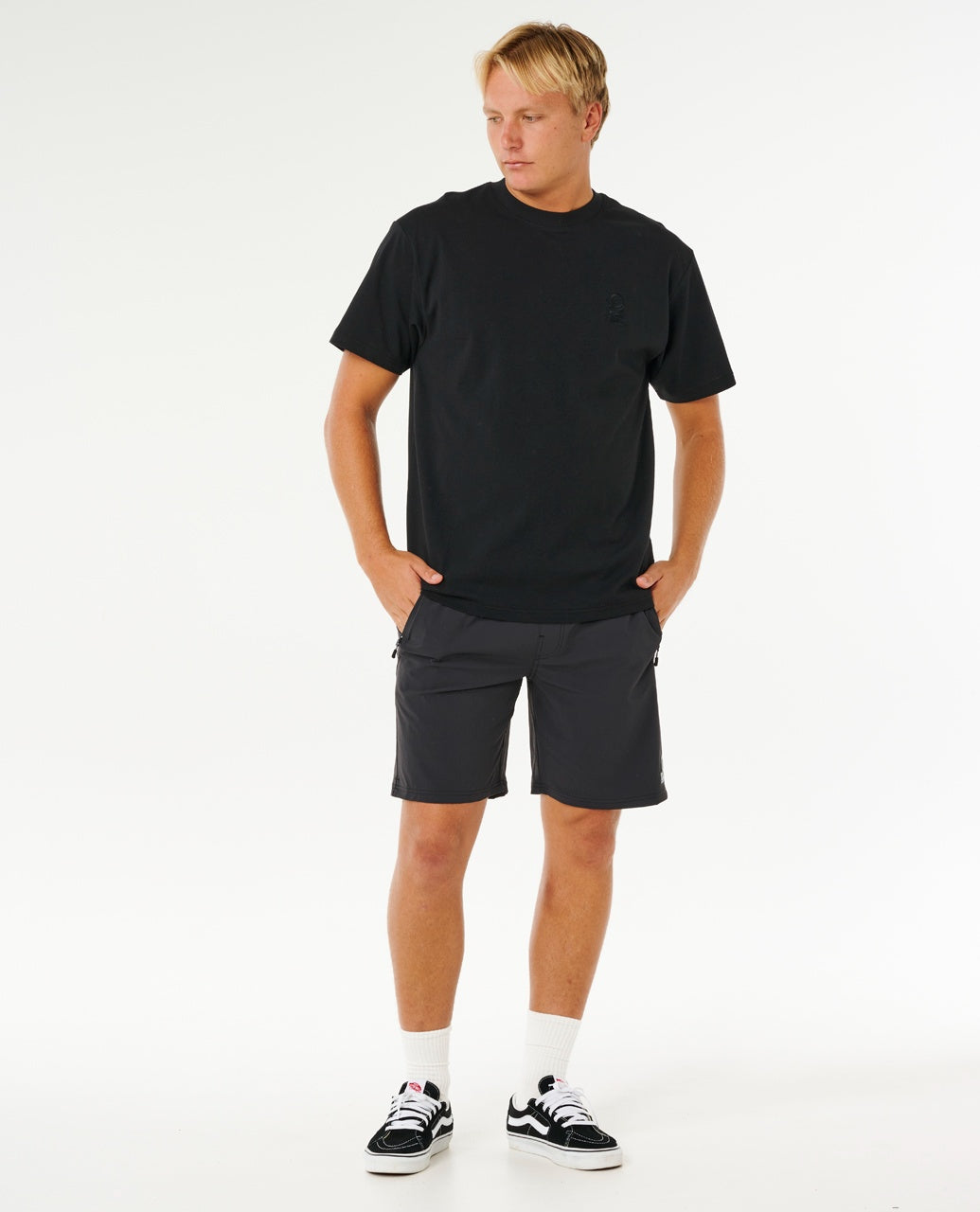 SEARCH EMBROIDERY TEE - black