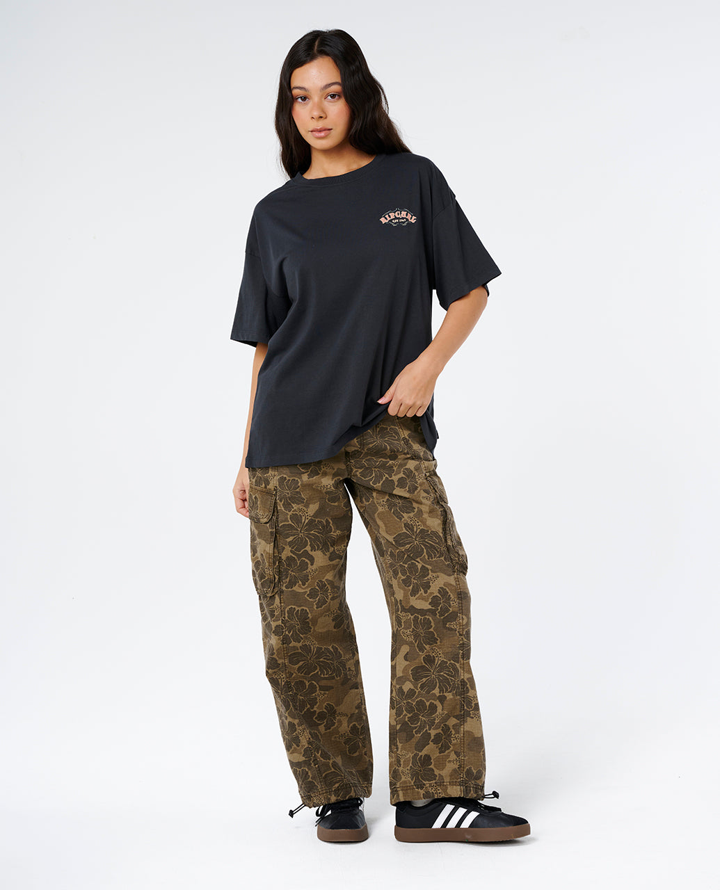 HALF MOON BAY HERTGE TEE - washed black
