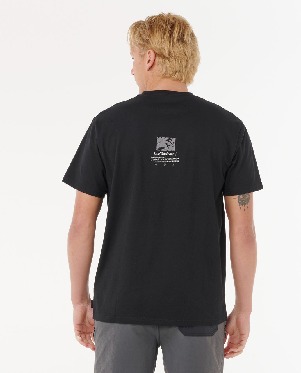SEARCH EXCURSIONS TEE - black