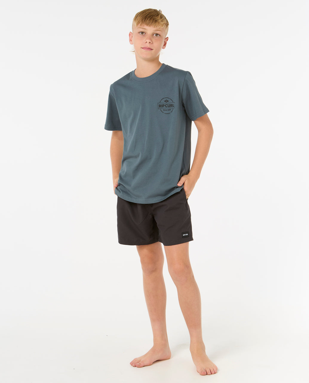 STAPLE TEE -BOY - pine night