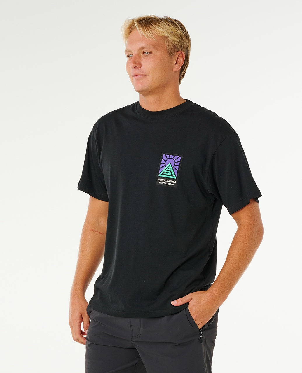 SEARCH DAWN TEE - black