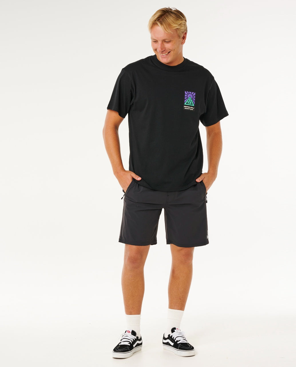 SEARCH DAWN TEE - black