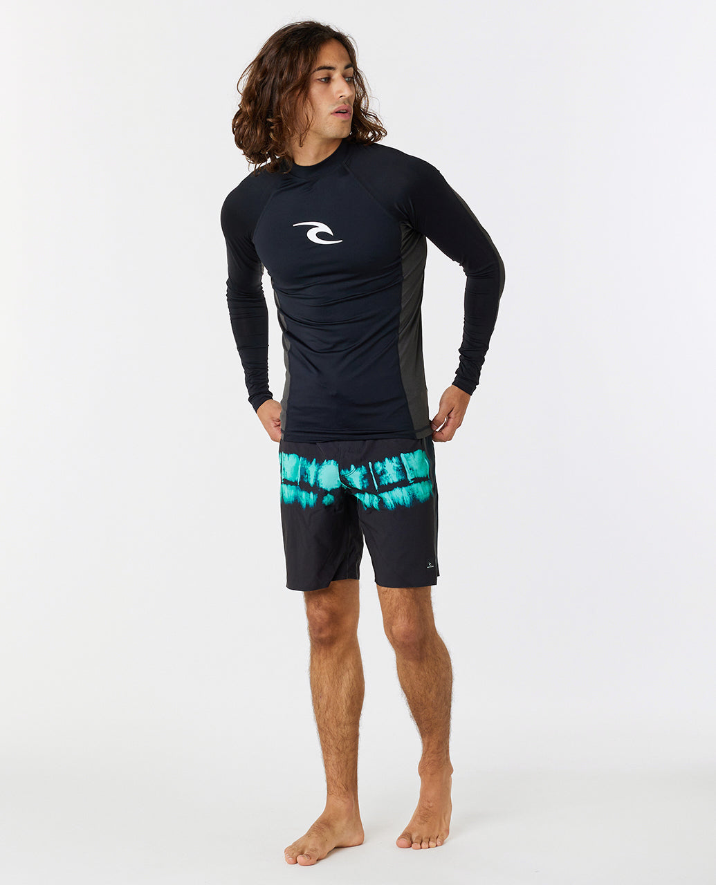 WAVES UPF PERF L/S - black
