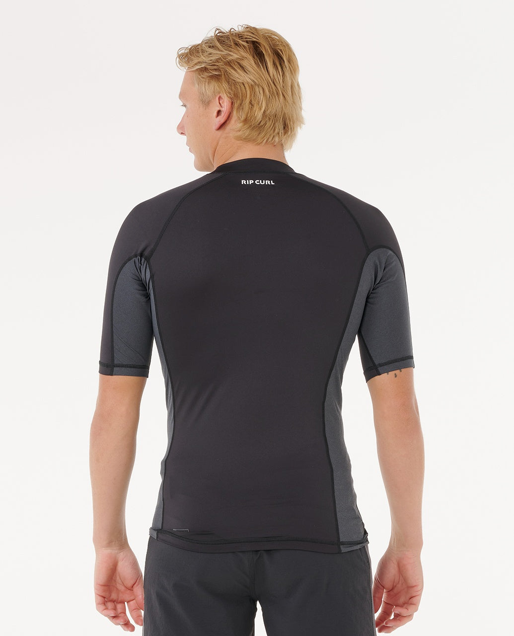 WAVES UPF PERF S/S - black